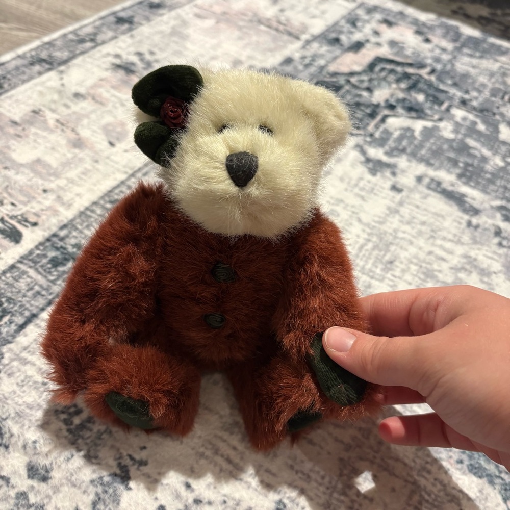 Vintage Boyds Bears “Glynnis” Plush Teddy with Rose Accents